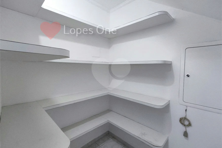 Casa à venda com 3 quartos, sendo 2 suítes, no condomínio Filipe de Vitry, São Paulo - SP