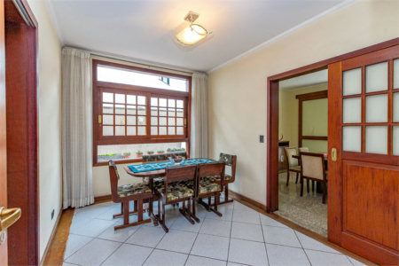 Casa à venda com 5 quartos, sendo 3 suítes, no condomínio Residencial Morumbi, São Paulo - SP