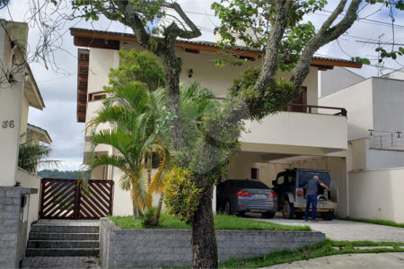 Casa à venda com 4 suítes no condomínio Real Park, Mogi das Cruzes - SP