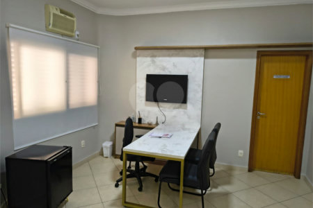 Sobrado à venda com 4 quartos, sendo 2 suítes, em Alto da Boa Vista, Ribeirão Preto, SP