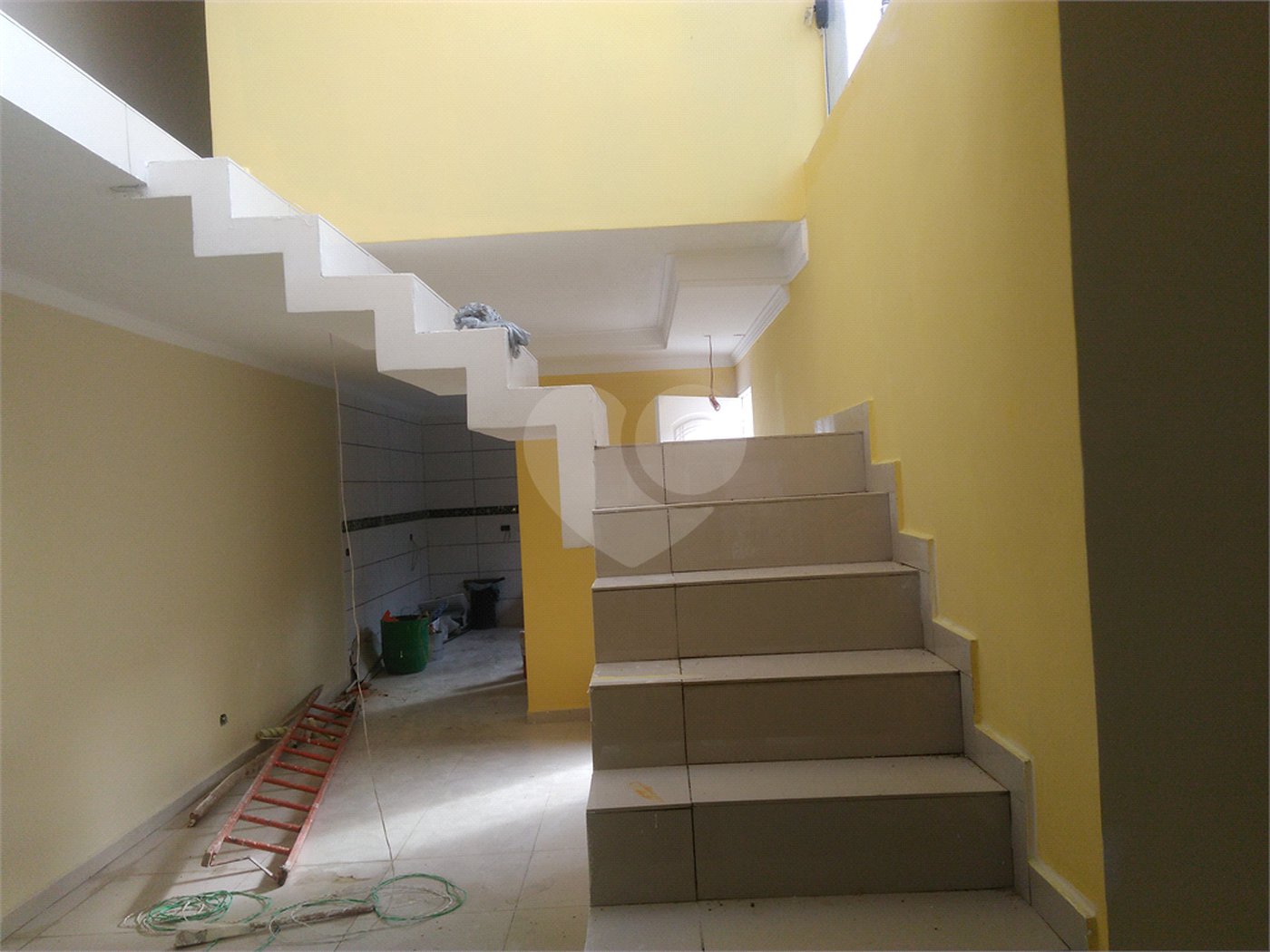 Casa à venda com 3 quartos, sendo 1 suíte,  no condomínio Nair Ramos Shuring, São Paulo - SP