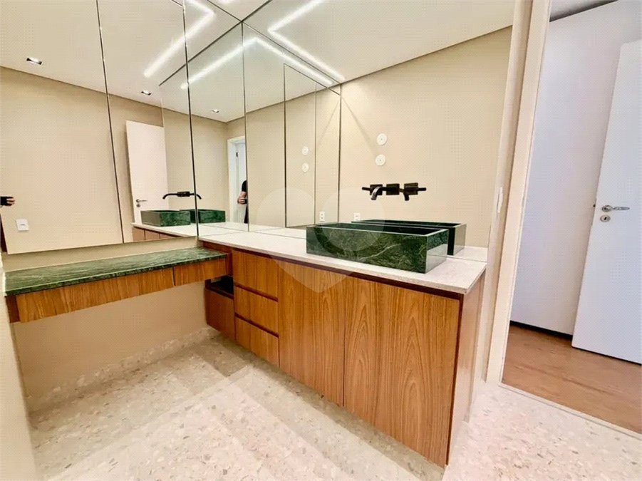 Apartamento à venda com 4 quartos, sendo 3 suítes, em Água Branca, São Paulo, SP