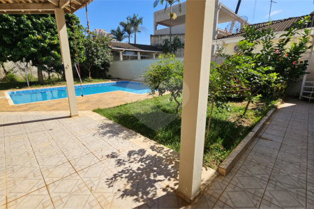Sobrado à venda com 3 quartos, sendo 2 suítes, em Jardim Rossignatti, Indaiatuba, SP
