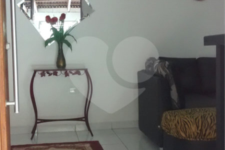 Sobrado à venda com 2 suítes em Jardim Obelisco, Poá, SP