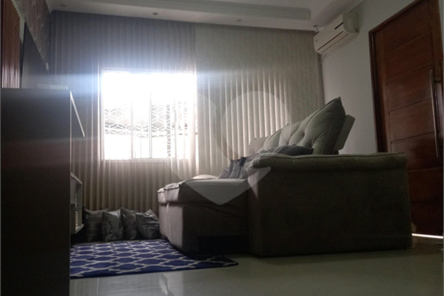 Sobrado à venda com 3 quartos, sendo 1 suíte,  em Tremembé, São Paulo, SP