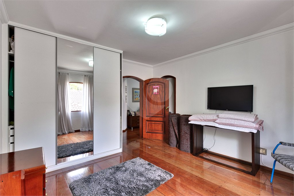 Casa à venda com 5 quartos, sendo 4 suítes, em Alto da Boa Vista, São Paulo, SP