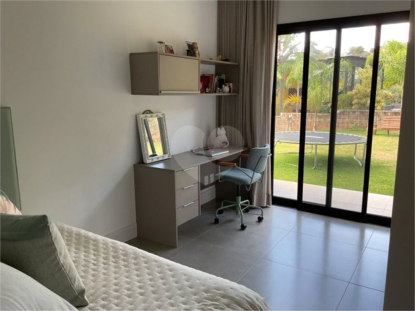 Casa à venda com 4 quartos, sendo 3 suítes,  no condomínio Vale da Santa Fé, Vinhedo - SP