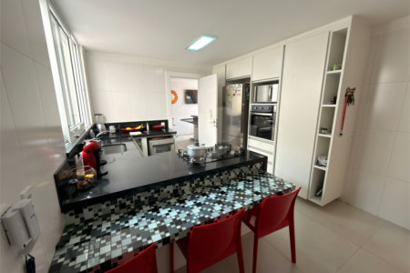 Casa à venda com 4 suítes em Portinho, Cabo Frio, RJ