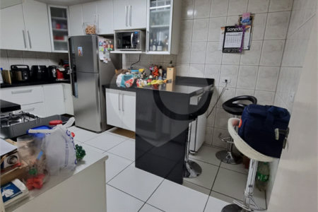 Casa à venda com 3 quartos, sendo 1 suíte, no condomínio Res Azaléias, São Paulo - SP
