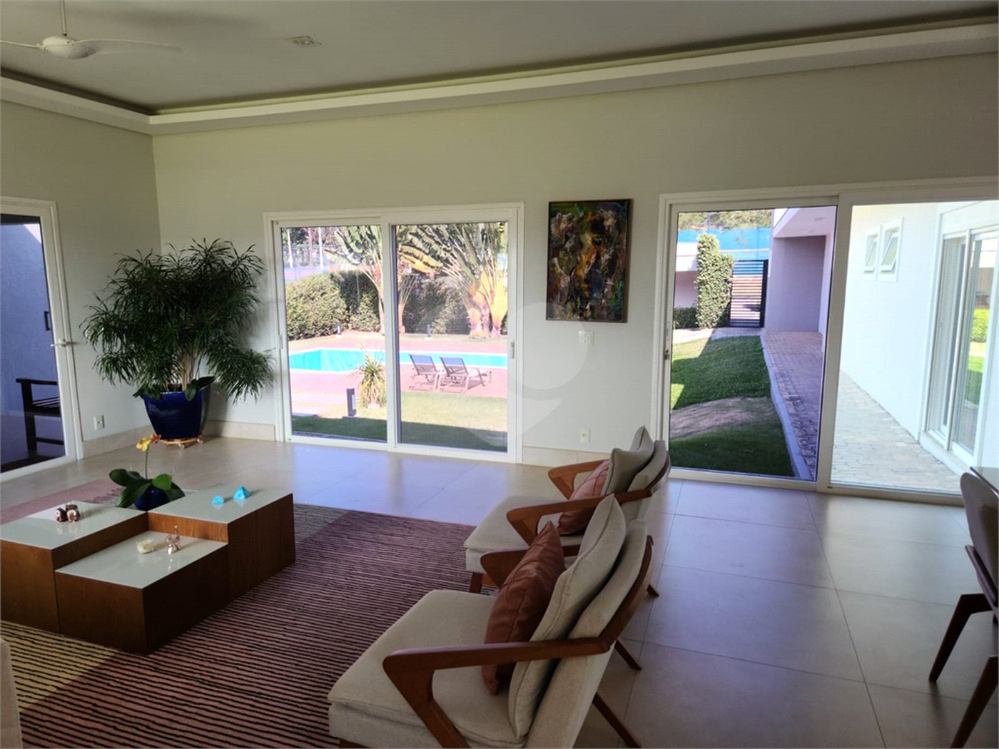 Casa à venda com 4 quartos, sendo 3 suítes, no condomínio Terras de Mont Serrat, Salto - SP
