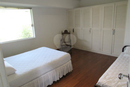 Casa à venda com 3 quartos, sendo 1 suíte, em Guarapiranga, São Paulo, SP