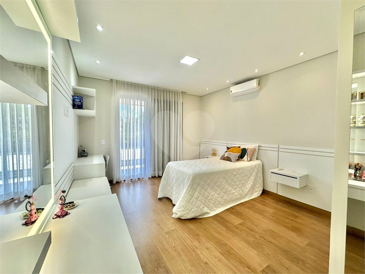 Condomínio à venda com 4 quartos, sendo 3 suítes,  em Bairro da Vossoroca, Sorocaba, SP