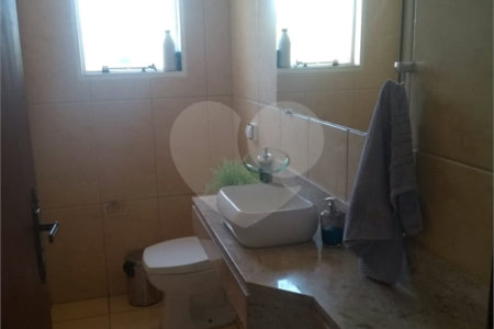 Casa à venda com 3 quartos, sendo 2 suítes,  no condomínio Vale do Sol, Bom Jesus dos Perdões - SP