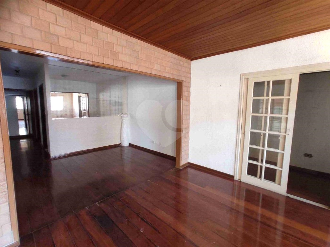 Casa à venda com 3 quartos, sendo 1 suíte, no condomínio Eldourado, São José dos Campos - SP
