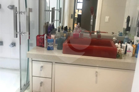 Apartamento à venda com 3 suítes em Vila Regente Feijó, São Paulo, SP