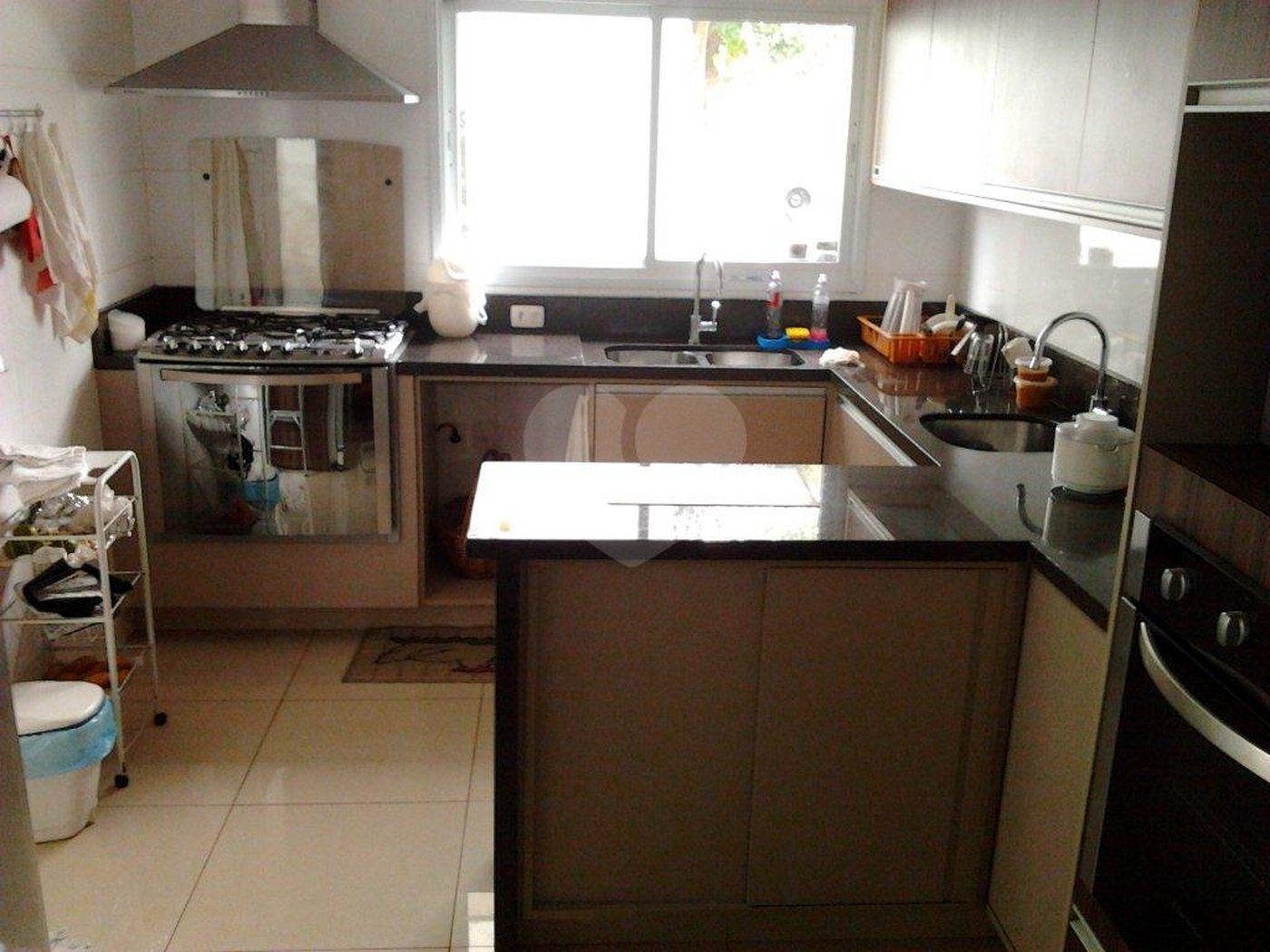 Sobrado à venda com 4 quartos, sendo 1 suíte, em Alto da Boa Vista, São Paulo, SP