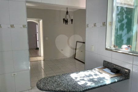 Sobrado com 4 dormitórios, 2 suítes, closet, varandas, escritório, jardim de inverno, espaço gourmet com churrasqueira e fogão a lenha e 3 vagas.