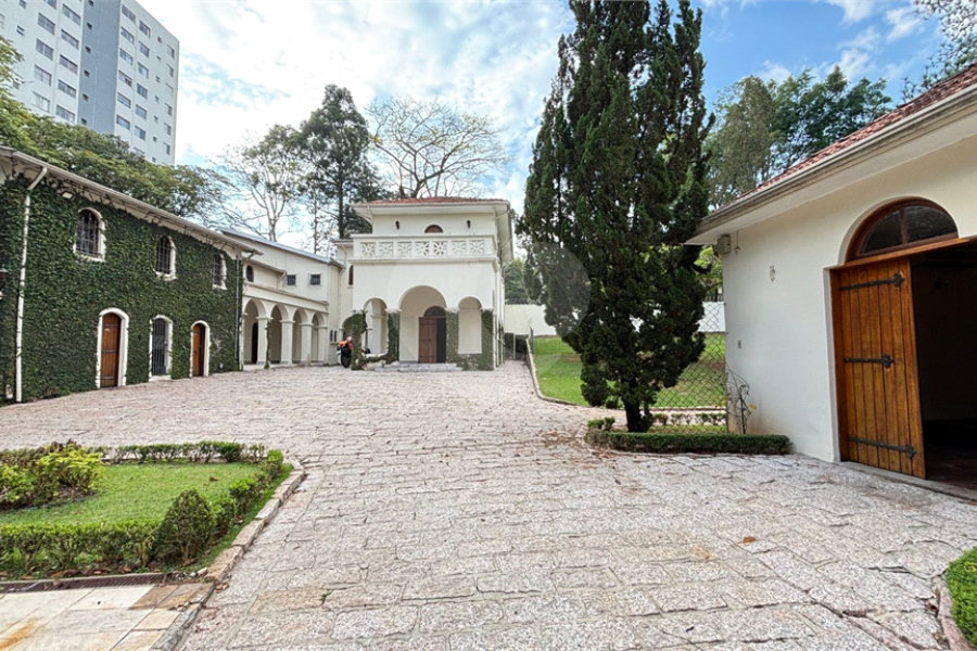 Sobrado à venda ou para alugar com 15 quartos em Tremembé, São Paulo, SP