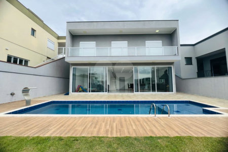 Casa à venda com 3 quartos, sendo 1 suíte, no condomínio Figueira Garden, Atibaia - SP