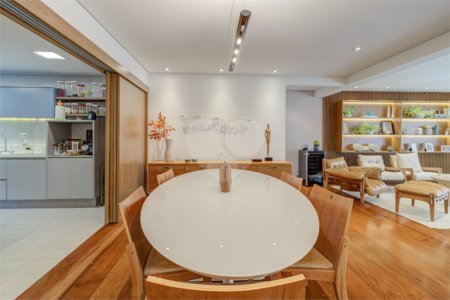 Apartamento à venda com 4 quartos, sendo 1 suíte, em Alto da Boa Vista, São Paulo, SP