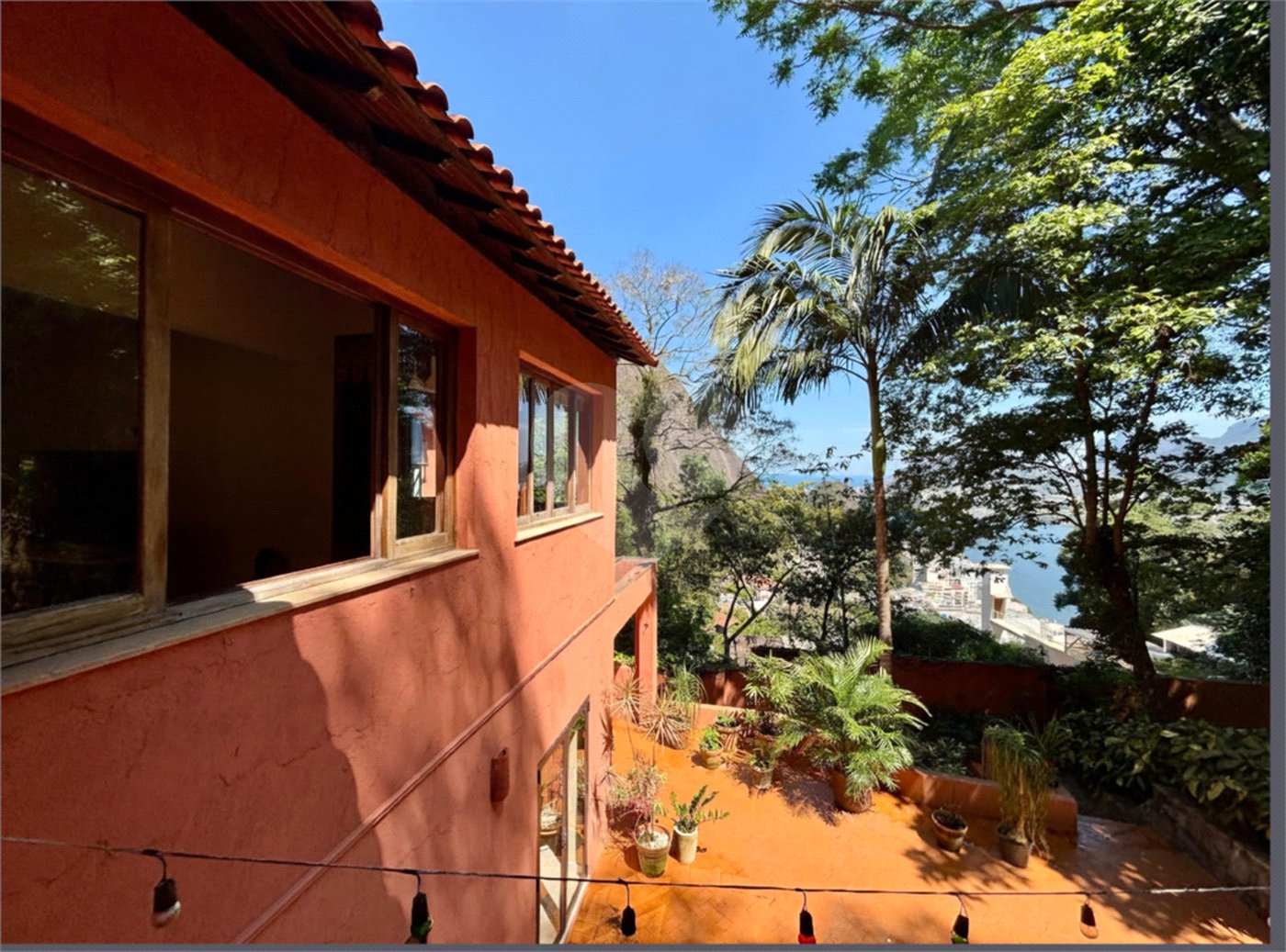 Casa à venda com 4 quartos, sendo 1 suíte, em Lagoa, Rio de Janeiro, RJ
