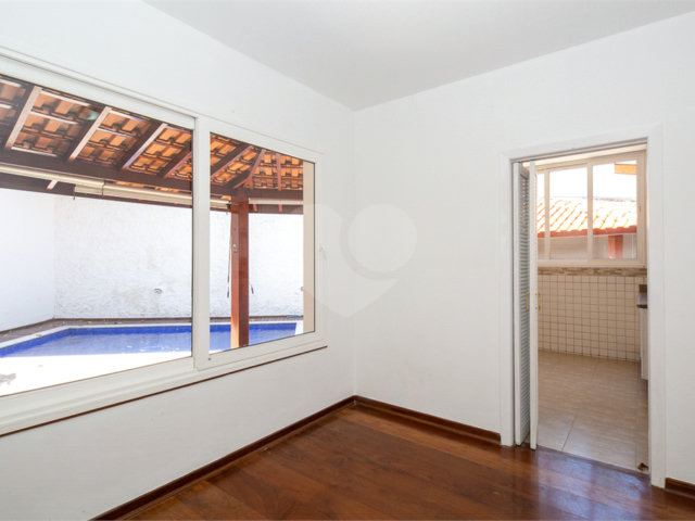 Sobrado à venda com 5 quartos, sendo 3 suítes,  em Alto da Boa Vista, São Paulo, SP