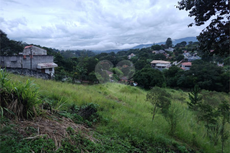Terreno em Atibaia com 2.090 metros, ótimo para fazer chácara, excelente localização, aceita financiamento