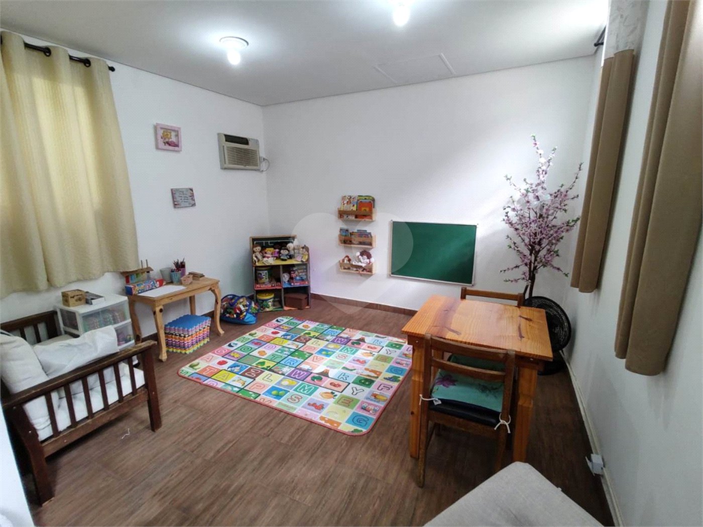 Casa à venda com 4 quartos, sendo 1 suíte, em Vila Mazzei, São Paulo, SP