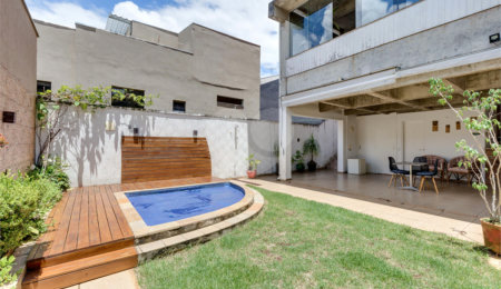 Sobrado à venda com 4 quartos, sendo 1 suíte,  em Alto da Boa Vista, São Paulo, SP