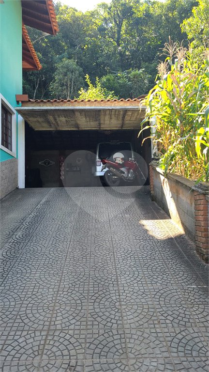Casa à venda com 4 quartos, sendo 1 suíte, no condomínio Parque Suiça, Caieiras - SP