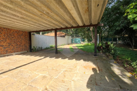 Terreno à venda com 1 suíte em Interlagos, São Paulo, SP