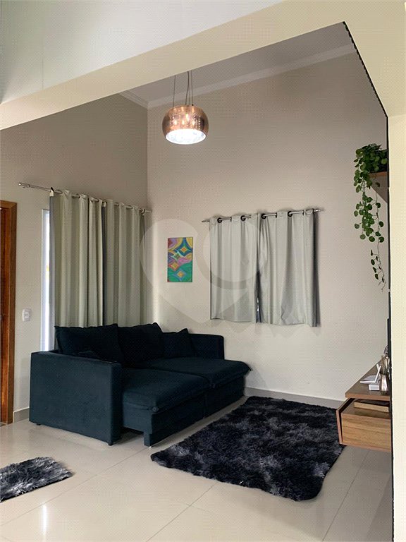 Casa à venda com 3 quartos, sendo 1 suíte, no condomínio Residencial Ponderosa, São Roque - SP