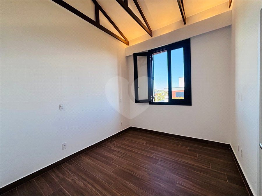 Casa à venda com 4 quartos, sendo 3 suítes, no condomínio Residencial Chácara Ondina, Sorocaba - SP