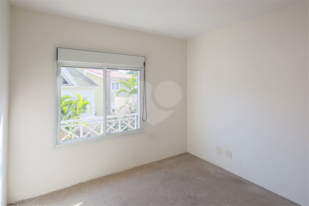 Casa à venda com 4 quartos, sendo 2 suítes, no condomínio Bristol Village, São Paulo - SP