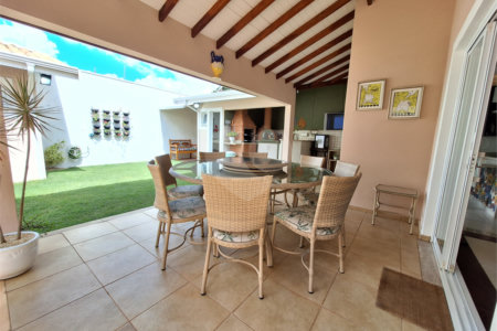 Casa à venda com 3 suítes no condomínio Residencial Villa Di Treviso, Vinhedo - SP