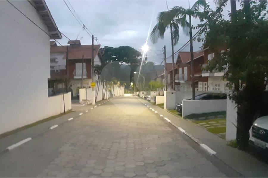 Casa à venda com 3 quartos, sendo 1 suíte, no condomínio Village Palmas, São Paulo - SP