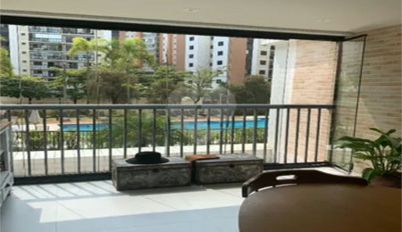 Apartamento à venda com 3 quartos, sendo 1 suíte,  em Cidade São Francisco, São Paulo, SP