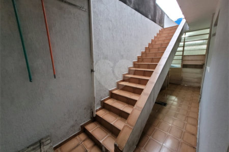 Sobrado à venda com 4 quartos em Vila Jurema, Ferraz de Vasconcelos, SP