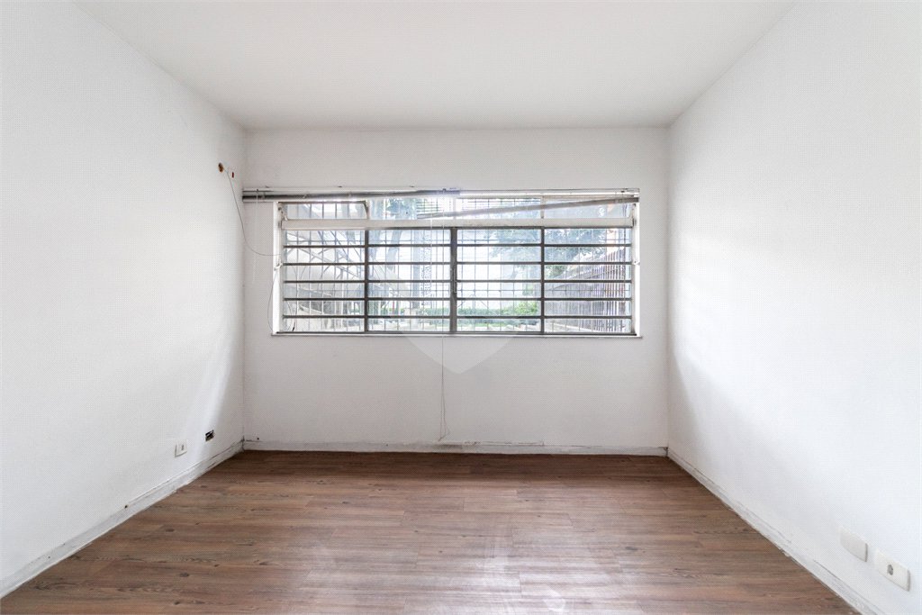 Sobrado à venda com 3 quartos, sendo 1 suíte,  em Real Parque, São Paulo, SP