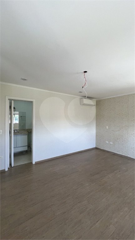 Casa à venda com 3 quartos, sendo 2 suítes, no condomínio Mirante do Horto, São Paulo - SP