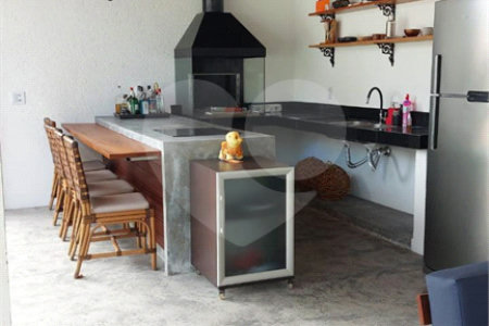Casa à venda com 2 quartos, sendo 1 suíte, no Centro, Santa Cruz Cabrália, BA