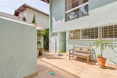 Sobrado à venda com 4 quartos, sendo 1 suíte,  em Jardim Cordeiro, São Paulo, SP