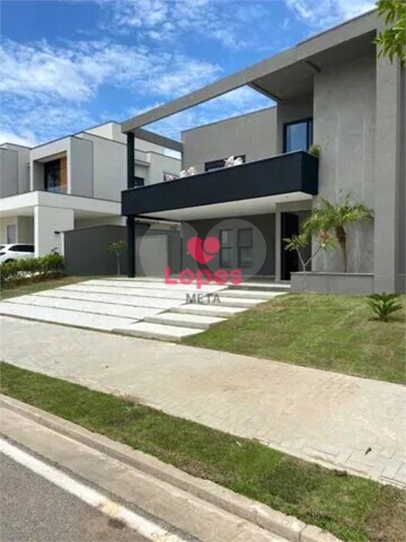 Casa à venda com 4 quartos, sendo 3 suítes, no condomínio Alphaville 2, São José dos Campos - SP