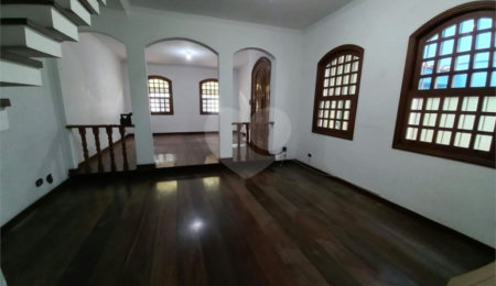 Casa à venda com 3 quartos, sendo 1 suíte, em Jardim das Vertentes, São Paulo, SP