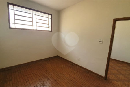Sobrado com 4 dormitórios.