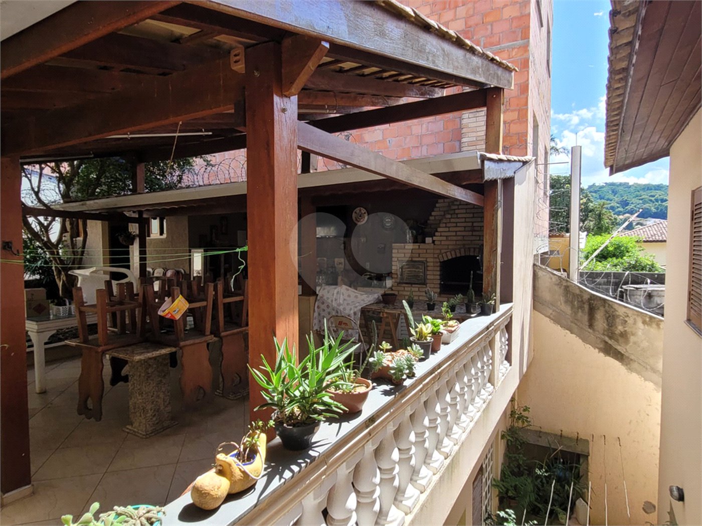 Sobrado à venda com 4 quartos, sendo 3 suítes, em Horto, São Paulo, SP