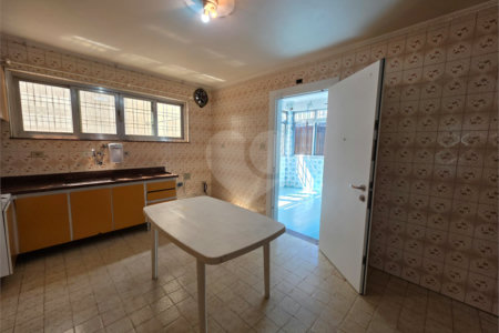 Sobrado à venda com 4 quartos, sendo 1 suíte,  em Santa Teresinha, São Paulo, SP