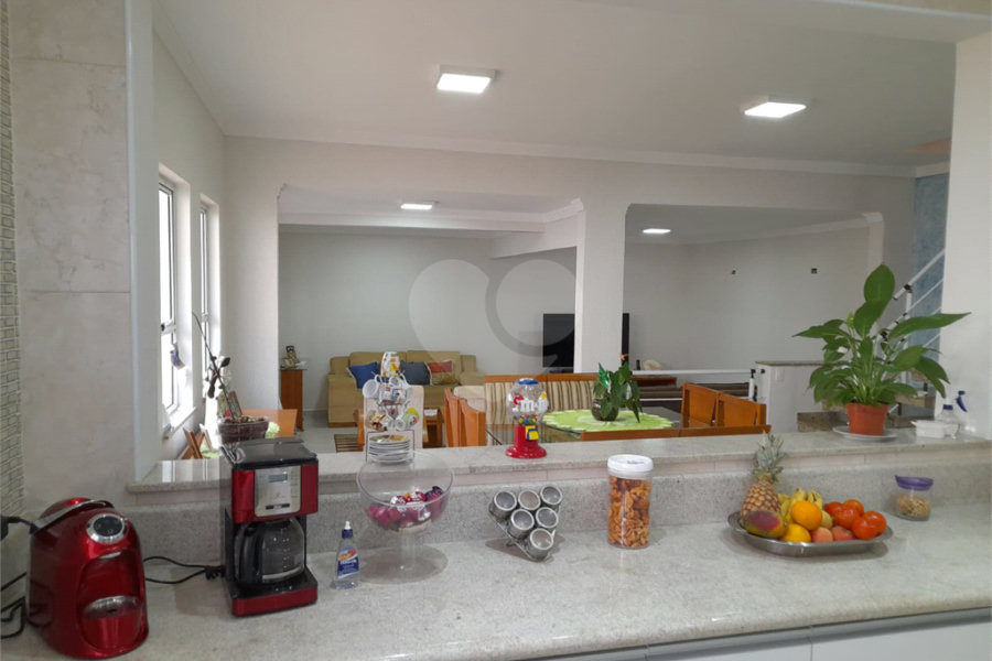 Sobrado à venda com 4 quartos, sendo 1 suíte, em Chora Menino, São Paulo, SP
