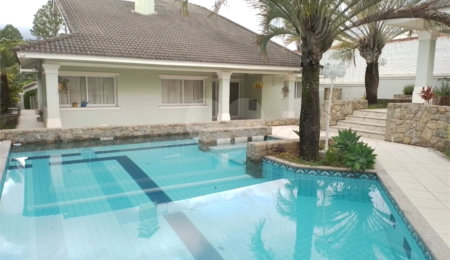 Casa à venda com 4 quartos, sendo 2 suítes, em Vila Santista, Atibaia, SP