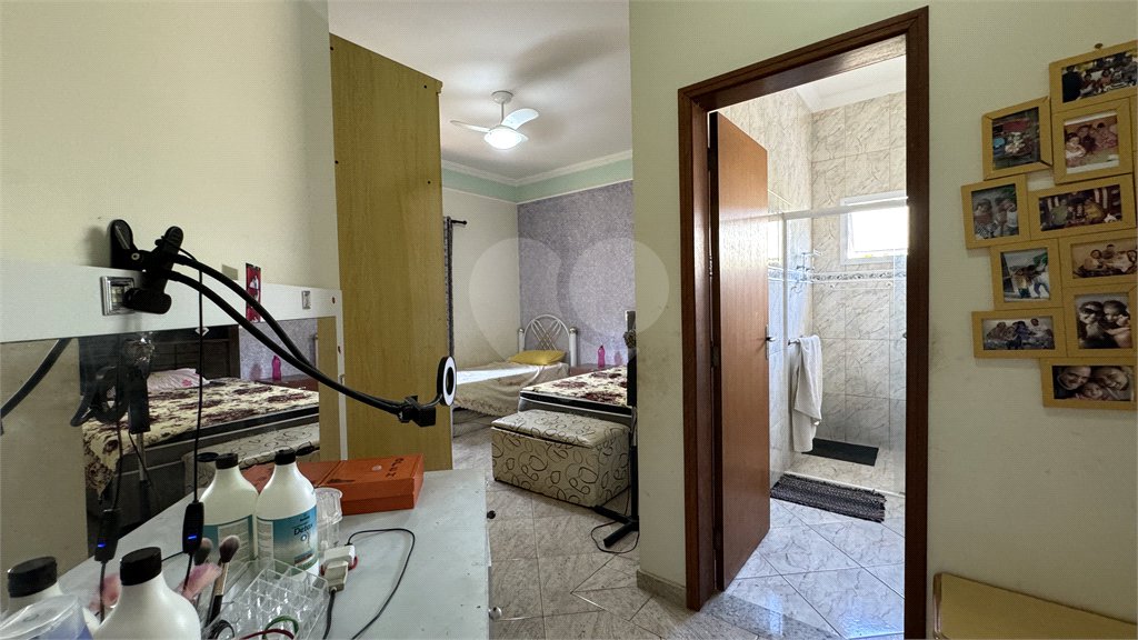 Casa à venda com 4 quartos, sendo 3 suítes, no condomínio Terras de Mont Serrat, Salto - SP